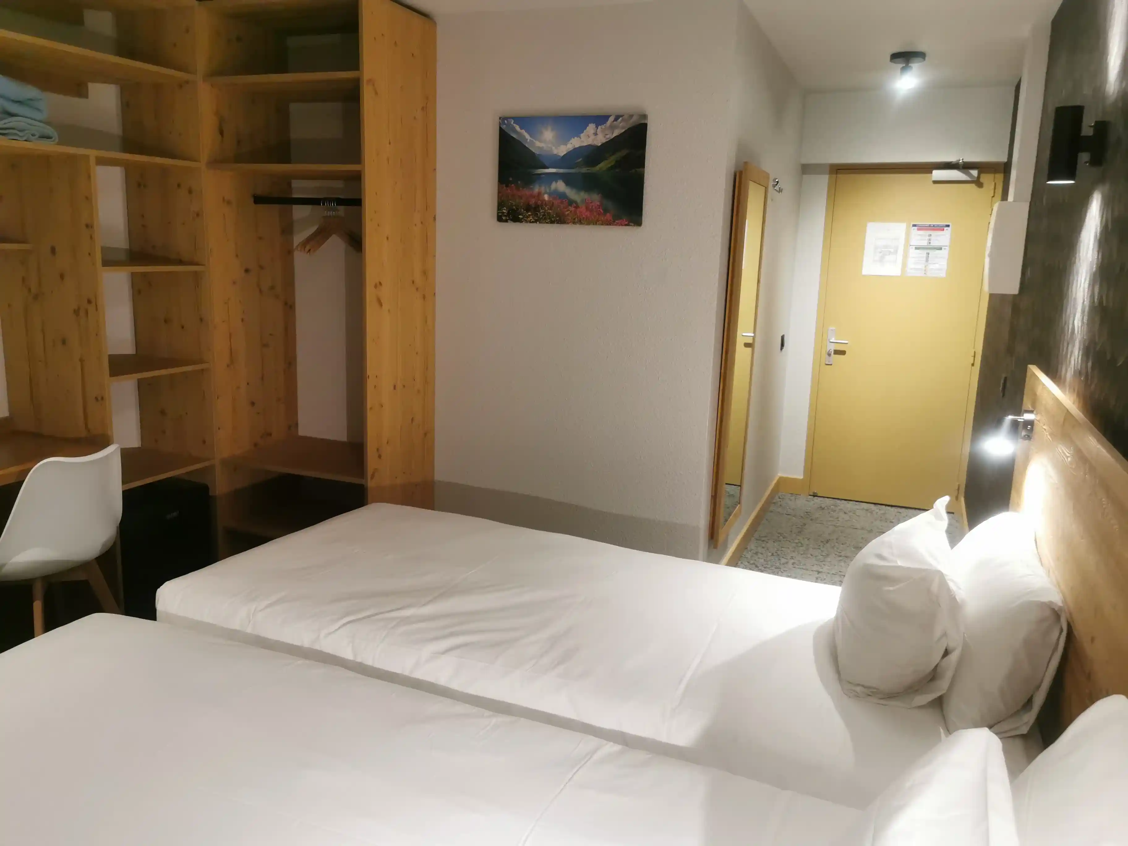 Room with small balcony Hotel Les Bruyères, interior view, Alpe d’Huez