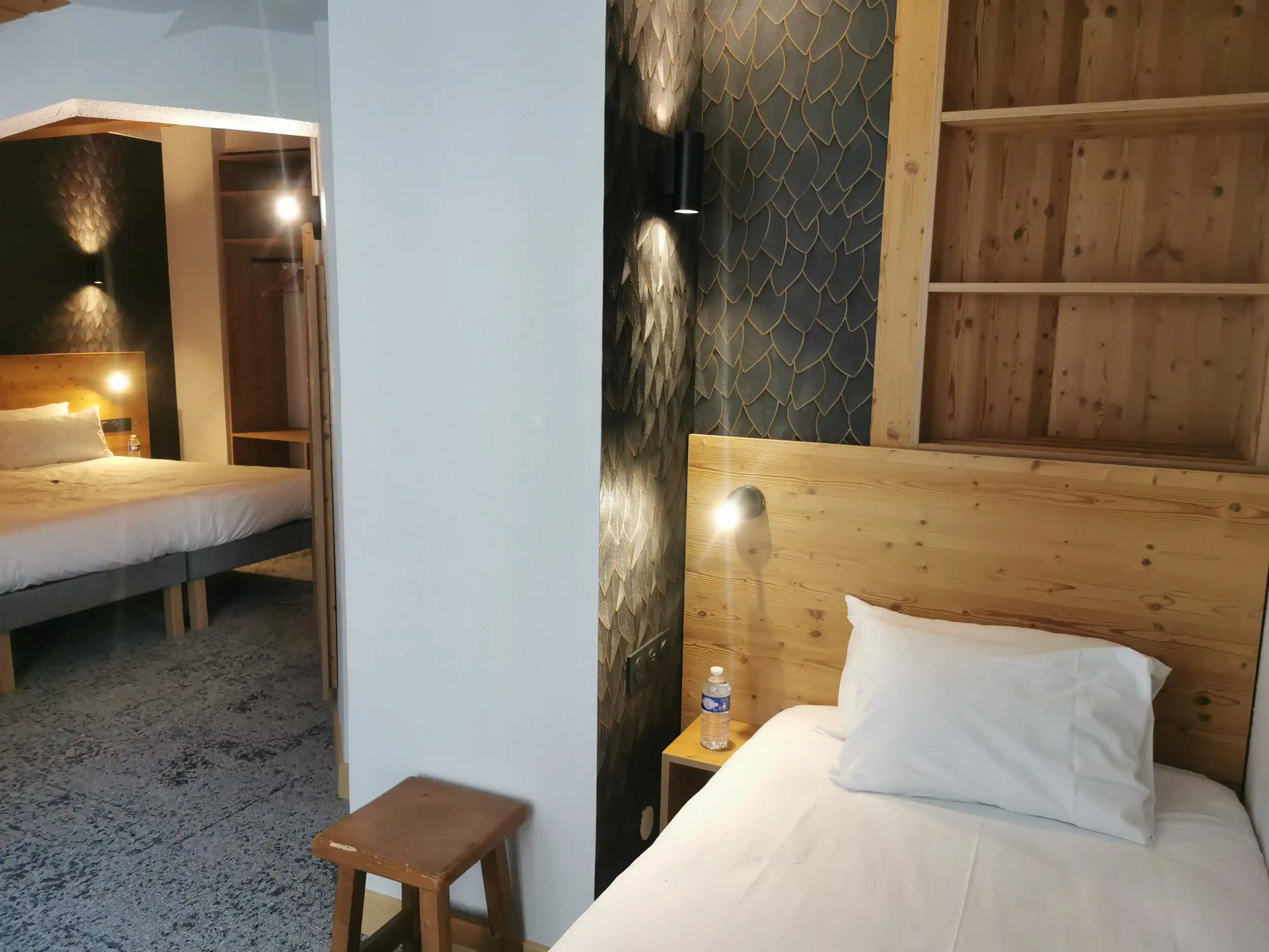 Triple room Hotel Les Bruyères, interior view, Alpe d’Huez