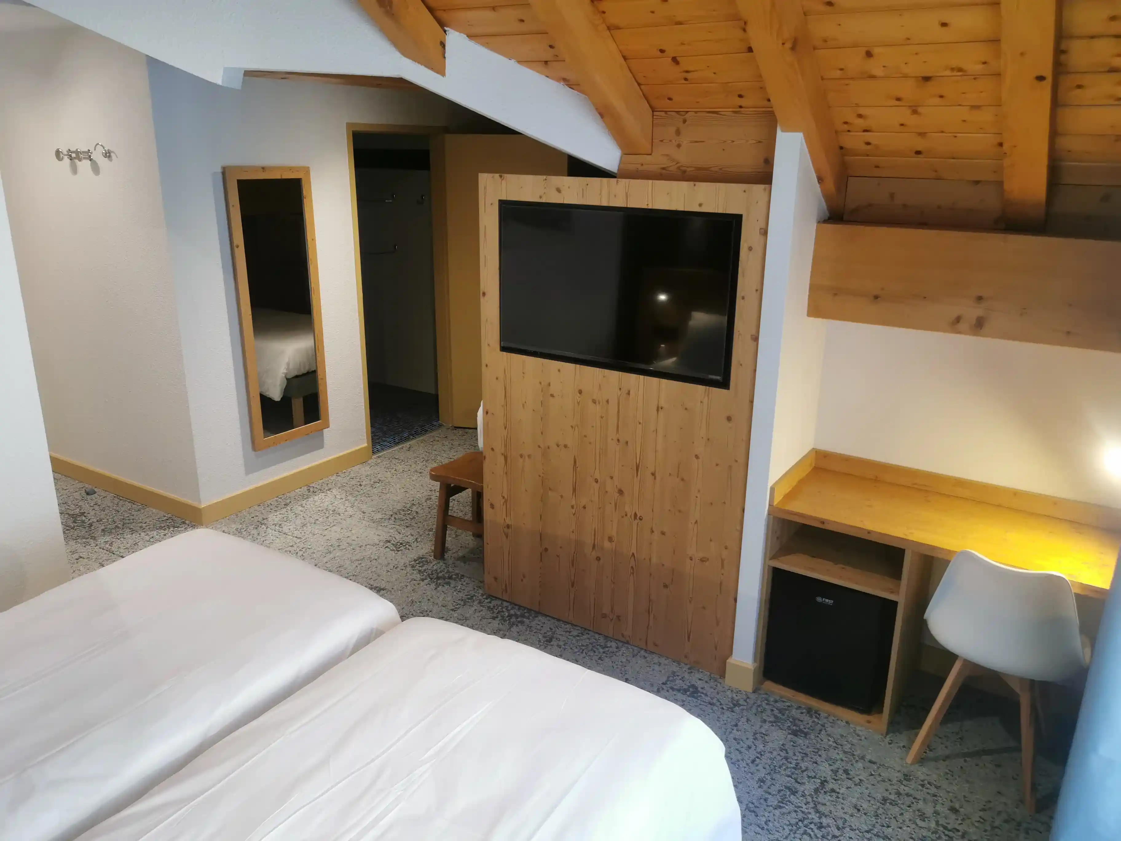 Triple room Hotel Les Bruyères, interior view, Alpe d’Huez