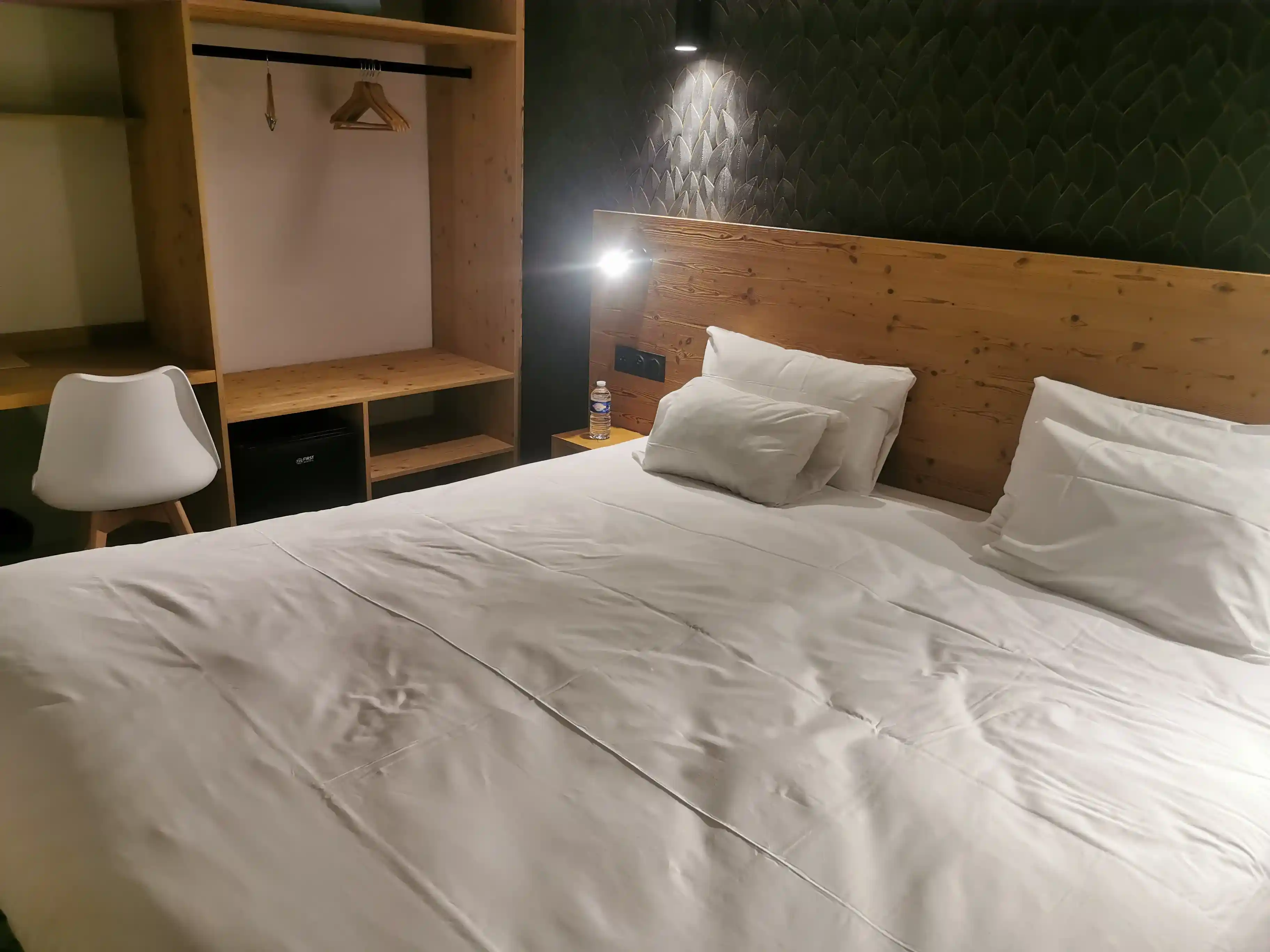 Standard duo room Hotel Les Bruyères, interior view, Alpe d’Huez