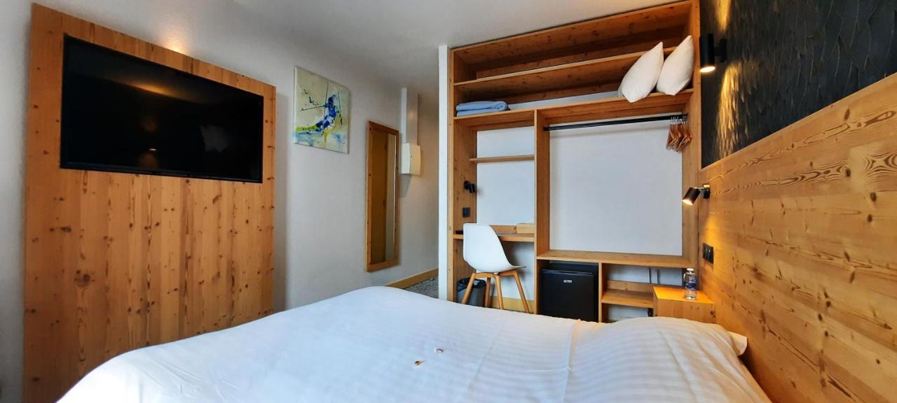 Chambre panoramique hôtel Les Bruyères, salle de bain, Alpe d’Huez