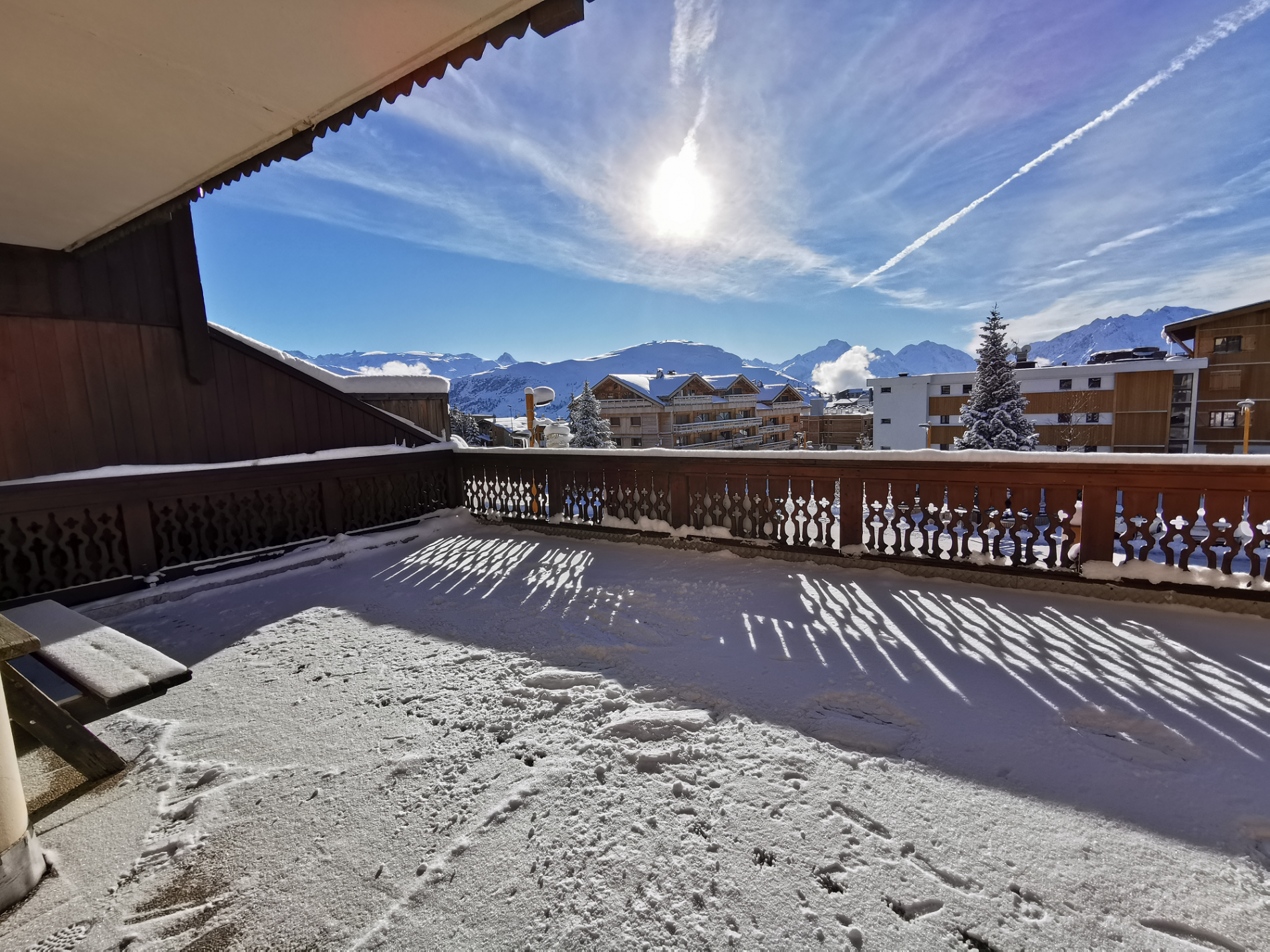 Salle de petit-déjeuner avec terrasse, Hôtel Les Bruyères, Alpe d’Huez